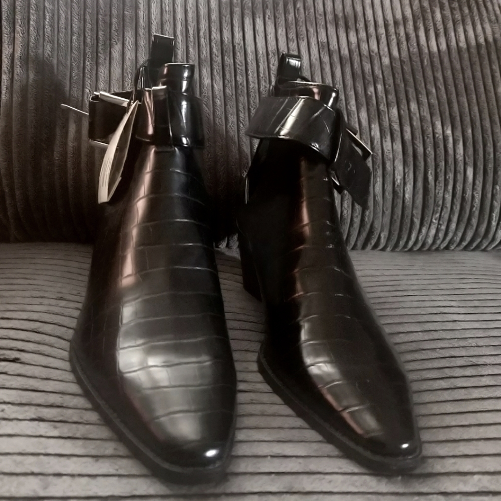 Women's shoes